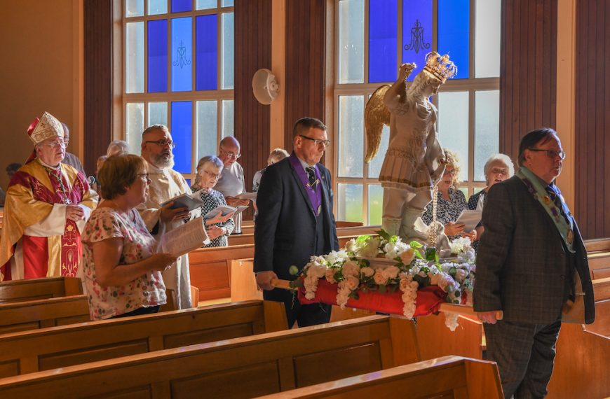 Italian Pilgrim Statue inspires prayers in time of need 